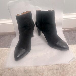 NWOB Sofft black suede heeled booties